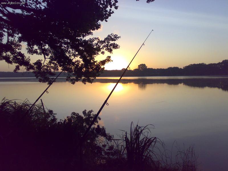 --первая поклёвка на рассвете - рыбалка (фотоальбом)