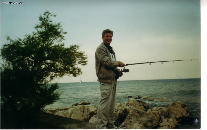 --А говорили на "Чёрных камнях" хорошо клюёт - рыбалка (фотоальбом)