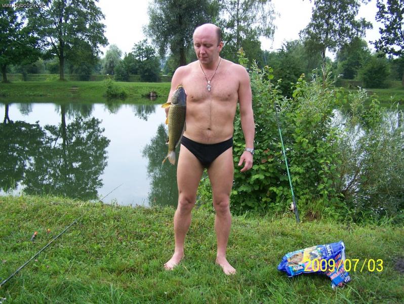 --Утащил гад удочку , пришлось плавать за ним по всему озеру...! :-) - рыбалка (фотоальбом)